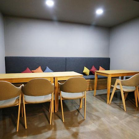 With U Hotel & Guesthouse Сокчо Екстериор снимка