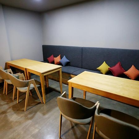 With U Hotel & Guesthouse Сокчо Екстериор снимка
