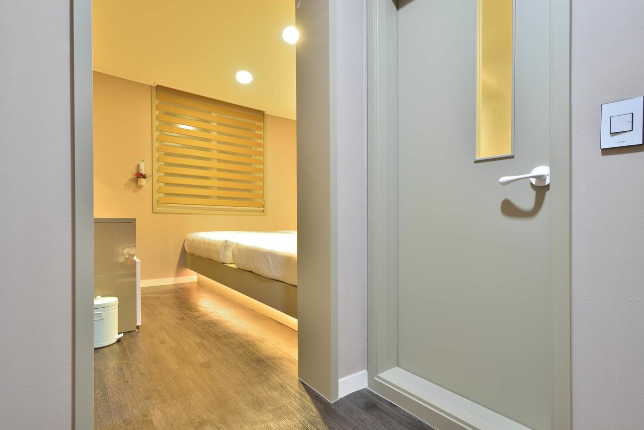 With U Hotel & Guesthouse Сокчо Екстериор снимка