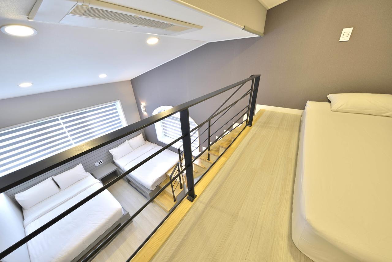 With U Hotel & Guesthouse Сокчо Екстериор снимка
