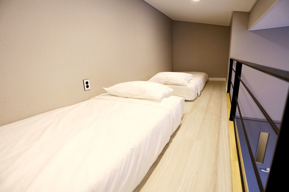 With U Hotel & Guesthouse Сокчо Екстериор снимка