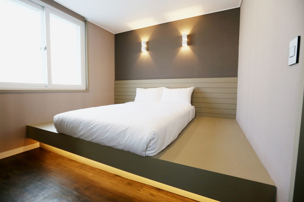 With U Hotel & Guesthouse Сокчо Екстериор снимка
